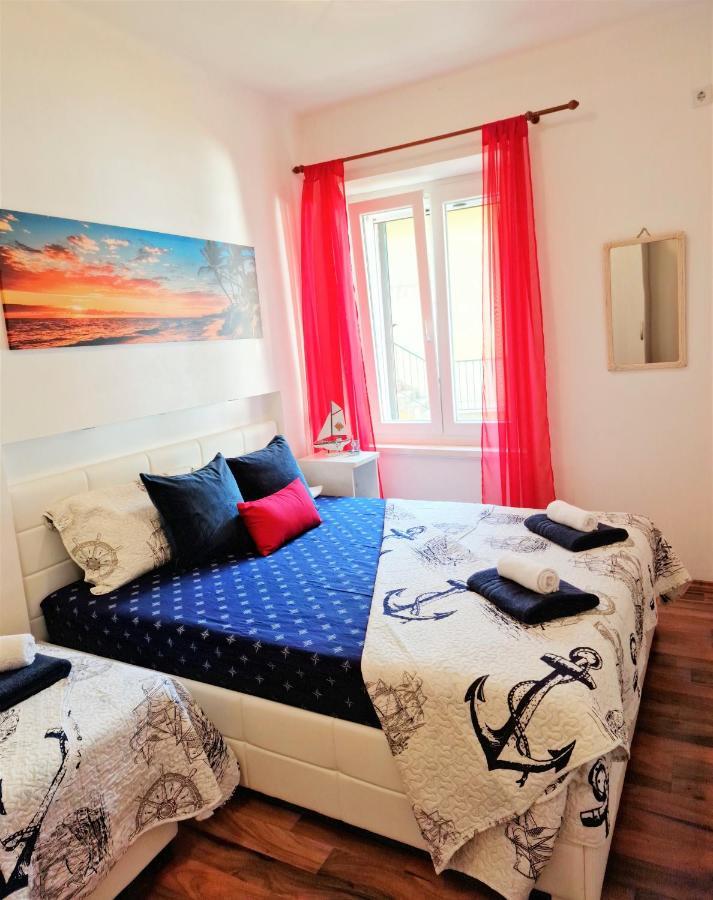 Pirates' Bay Apartment - Омиш Экстерьер фото